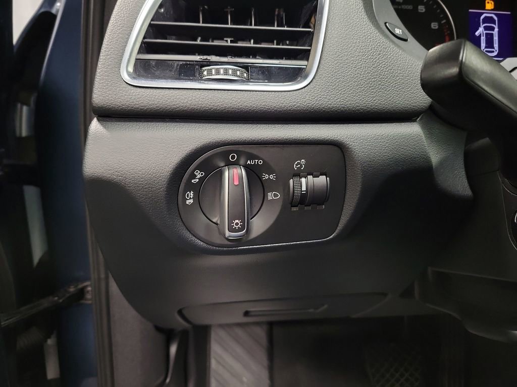 Used 2018 Audi Q3 2.0T Premium w/ Convenience Package image 24