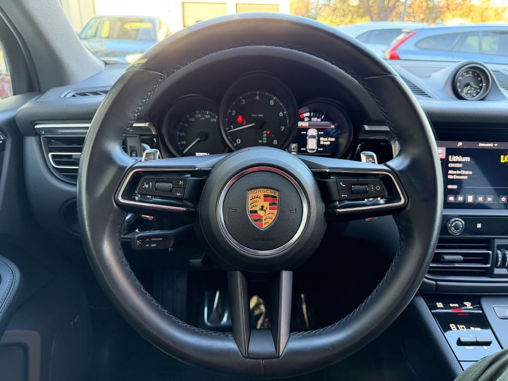 Used 2022 Porsche Macan w/ Premium Package image 34