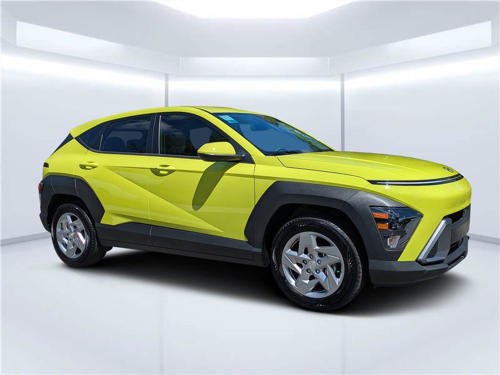 Certified 2025 Hyundai Kona SE FWD image 1