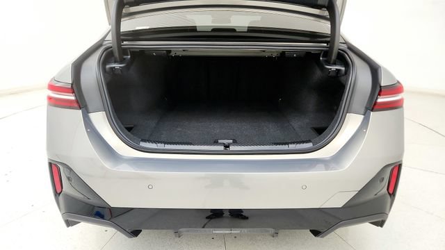 Used 2026 BMW i5 eDrive40 w/ M Sport Package RWD image 29