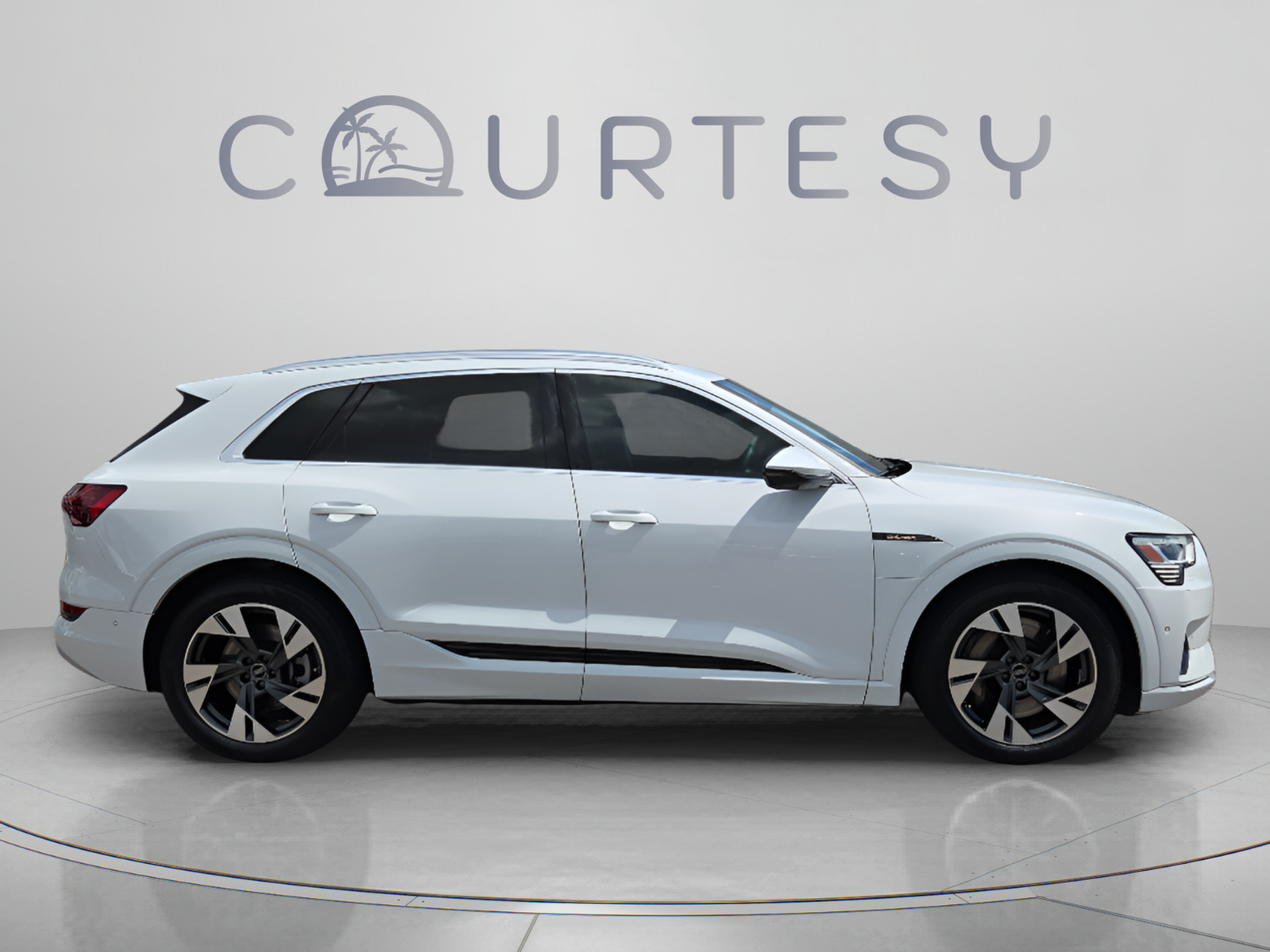 Used 2022 Audi e-tron Premium Plus w/ Premium Plus Package AWD/4WD image 6