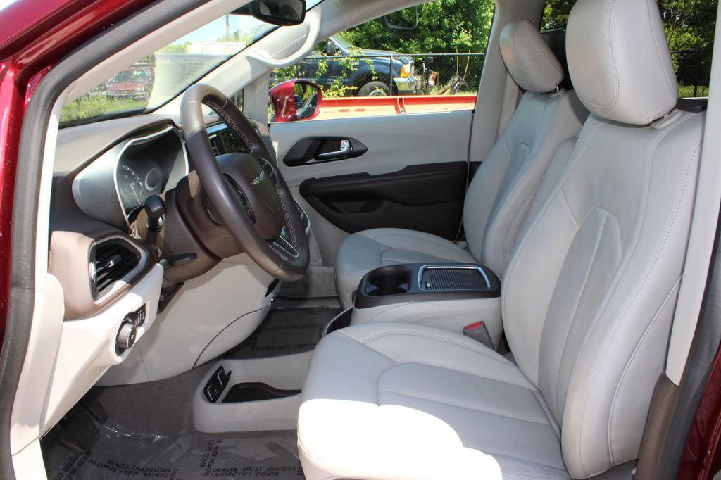 Used 2020 Chrysler Pacifica Touring-L Plus FWD image 11