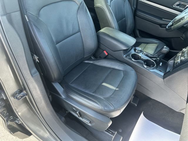 Used 2018 Ford Explorer XLT w/ Equipment Group 202A AWD/4WD image 29