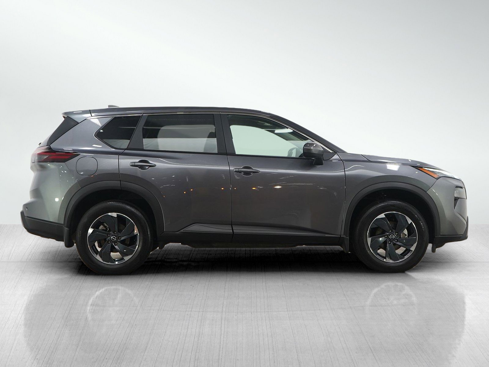 Used 2025 Nissan Rogue SV image 6