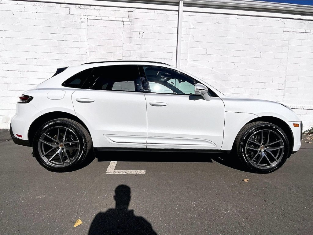 Certified 2023 Porsche Macan AWD/4WD image 6