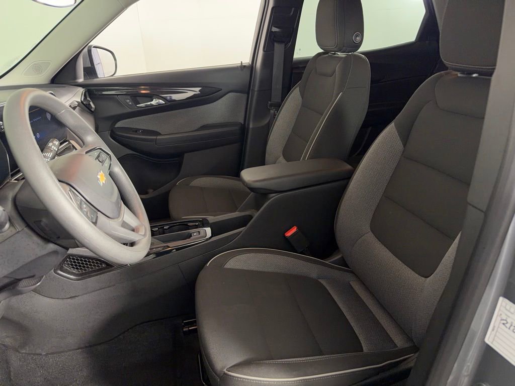 Used 2025 Chevrolet TrailBlazer LT AWD/4WD image 20
