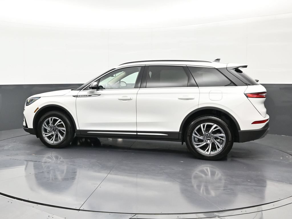 Used 2026 Lincoln Corsair Premiere FWD image 2