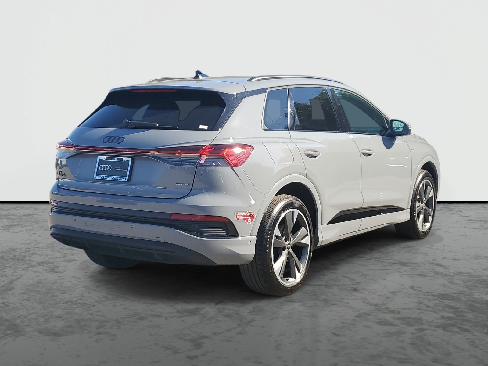 Used 2024 Audi Q4 e-tron Premium Plus w/ Premium Plus AWD/4WD image 4