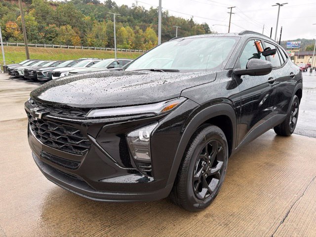 New 2026 Chevrolet Trax LT w/ Sunroof Package FWD image 3