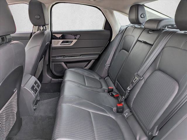 Used 2019 Jaguar XF Prestige image 17
