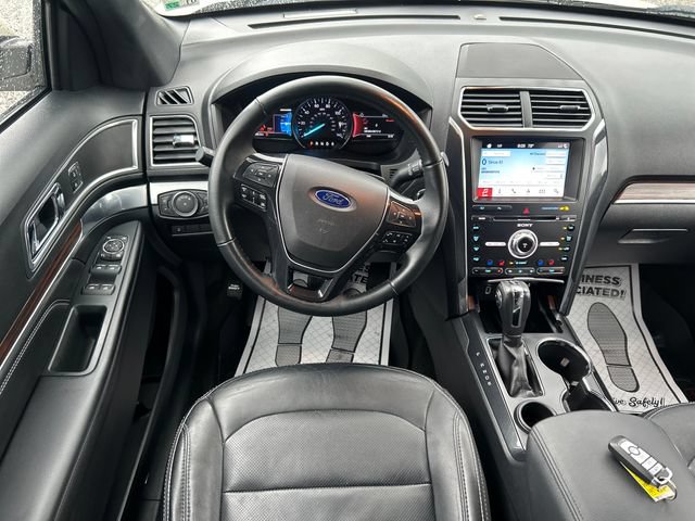 Used 2018 Ford Explorer Limited w/ Ford Safe & Smart Package FWD image 13