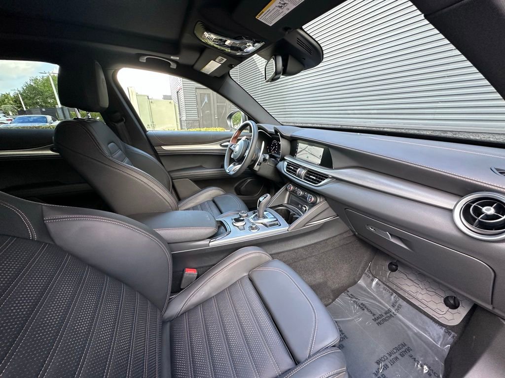 Used 2025 Alfa Romeo Stelvio Sprint AWD/4WD image 41