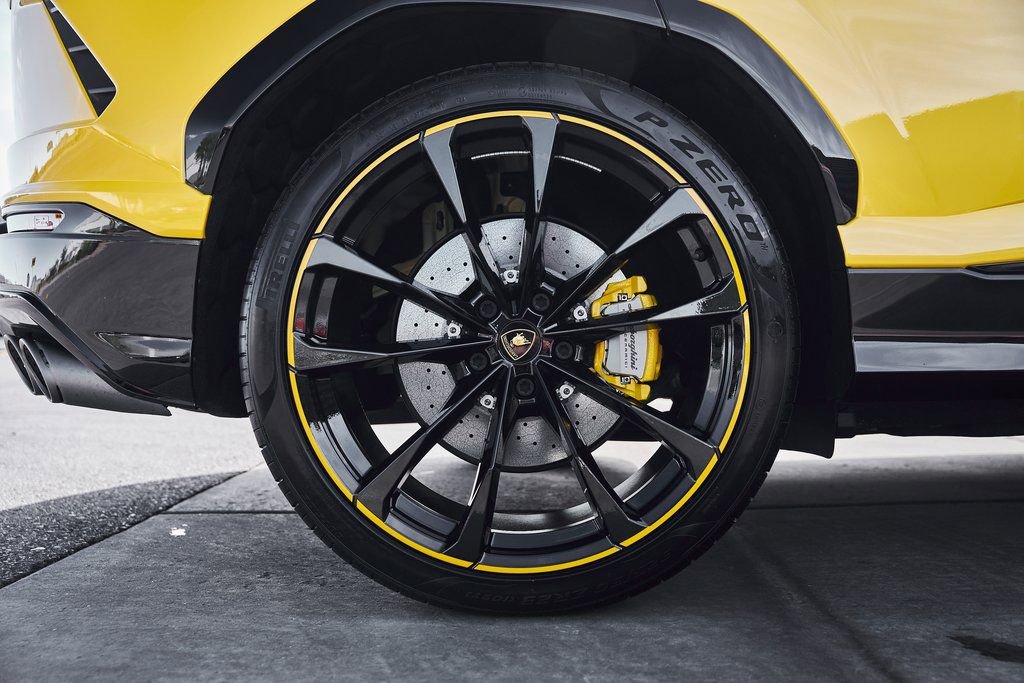 Used 2021 Lamborghini Urus AWD/4WD image 19