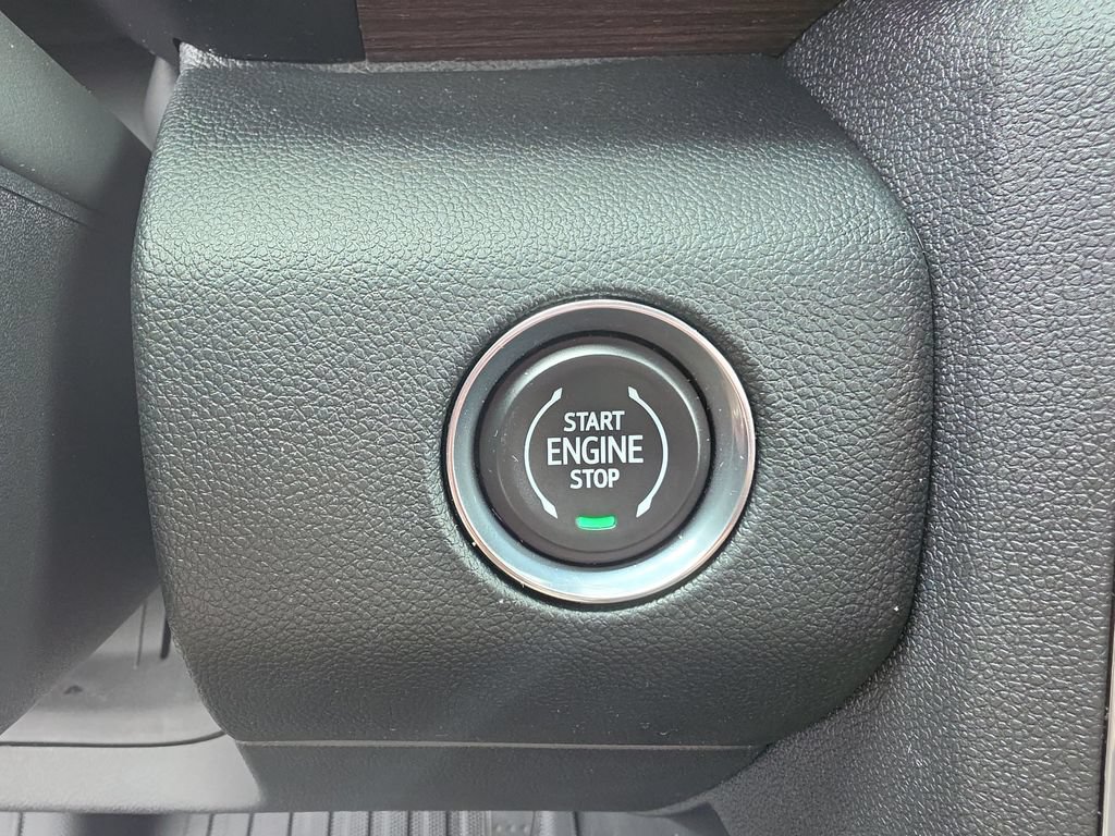 Certified 2025 GMC Acadia Denali w/ Super Cruise Package FWD image 32
