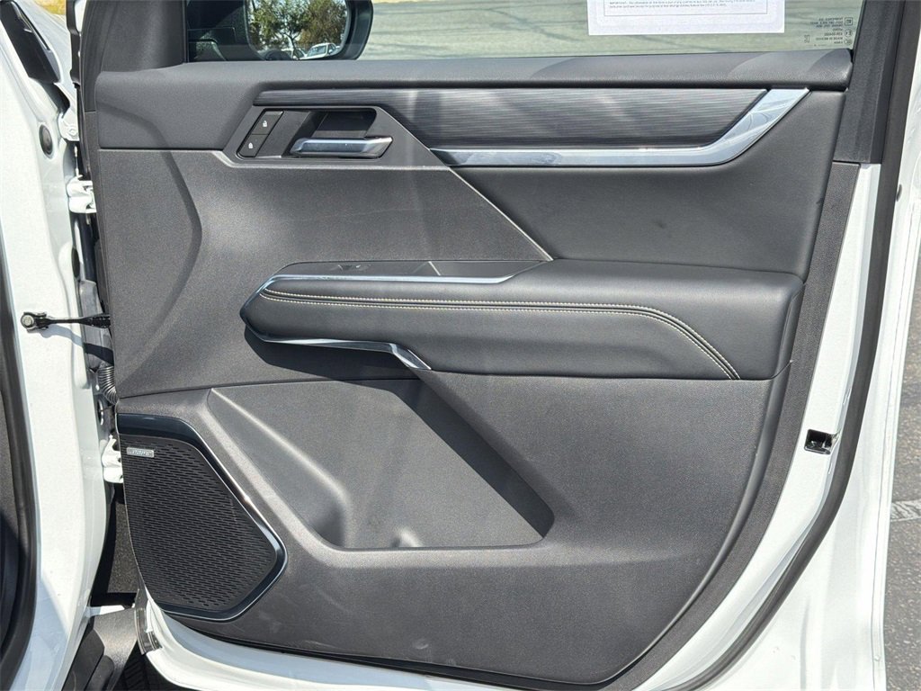 Used 2025 GMC Acadia Elevation image 31