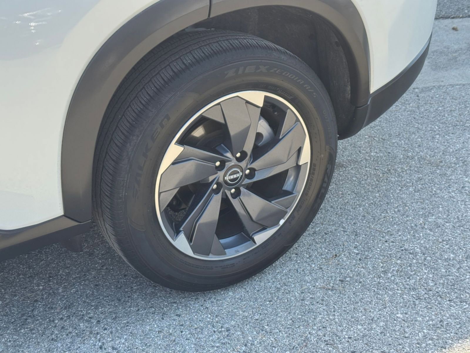Used 2025 Nissan Rogue SV FWD image 32