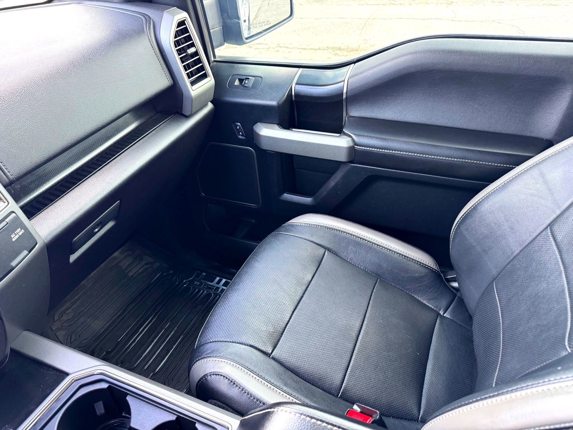 Used 2017 Ford F150 Raptor w/ Equipment Group 802A Luxury image 31