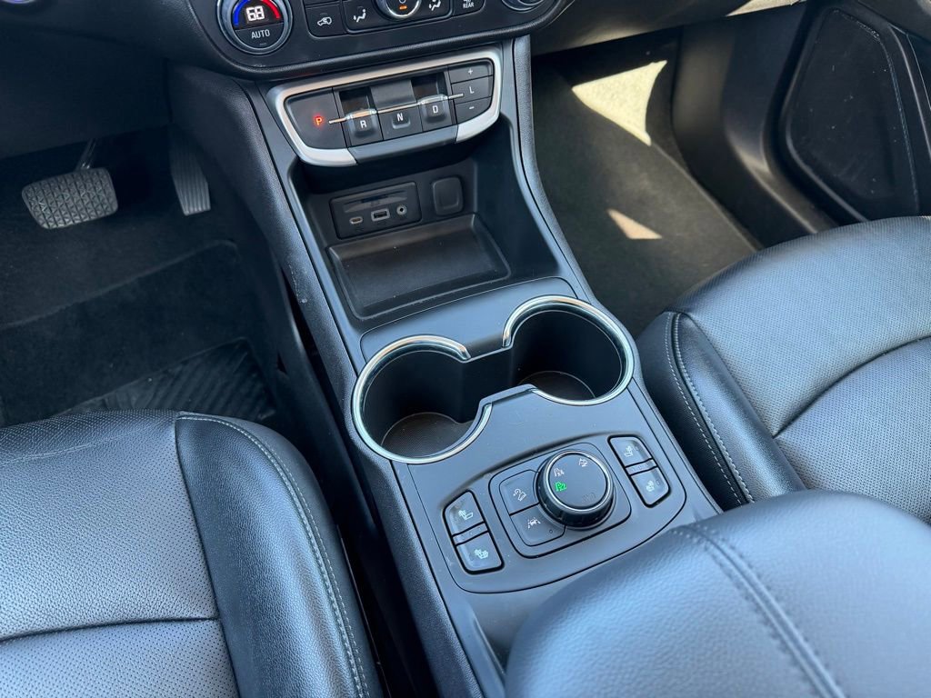 Used 2024 GMC Terrain SLT image 16