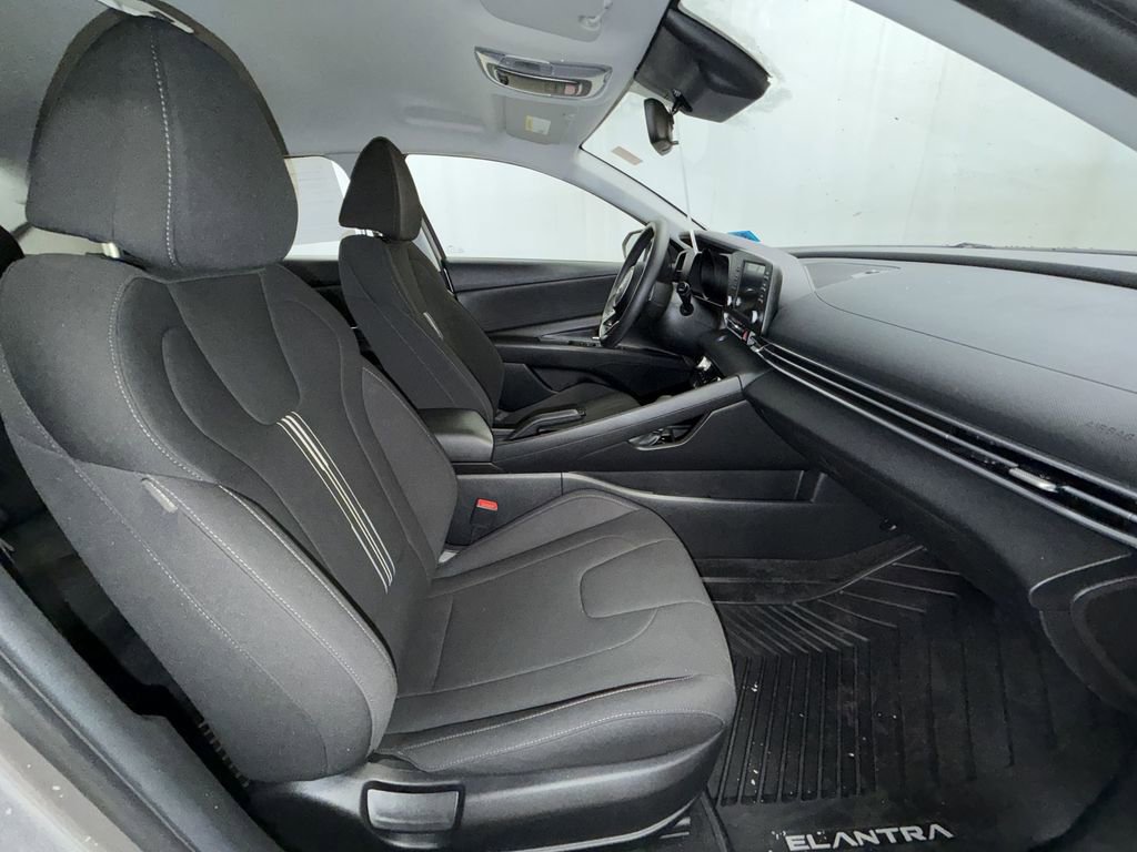 Used 2023 Hyundai Elantra SEL image 13
