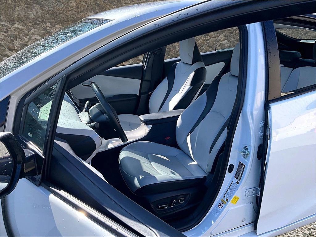 Used 2016 Toyota Prius Four Touring w/ Premium Convenience Package FWD image 23