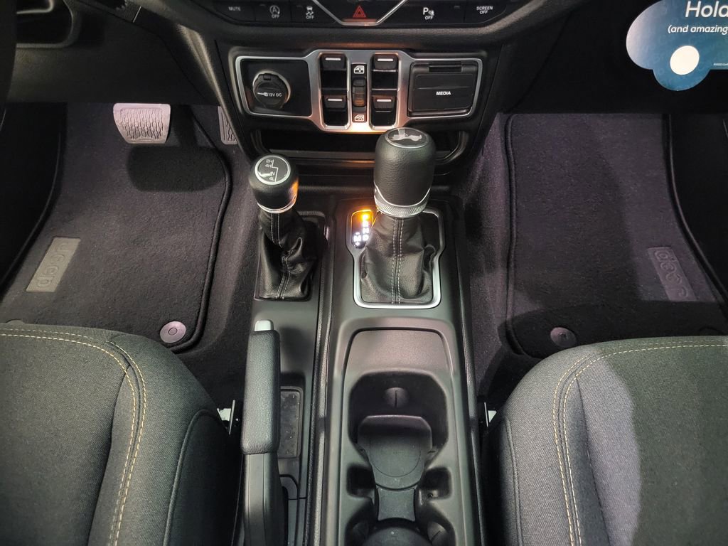 Used 2025 Jeep Wrangler Sport S image 28