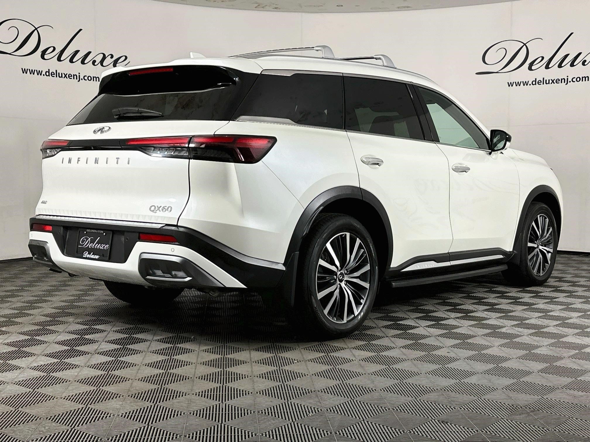 Used 2025 INFINITI QX60 Sensory w/ Vision Package AWD/4WD image 6