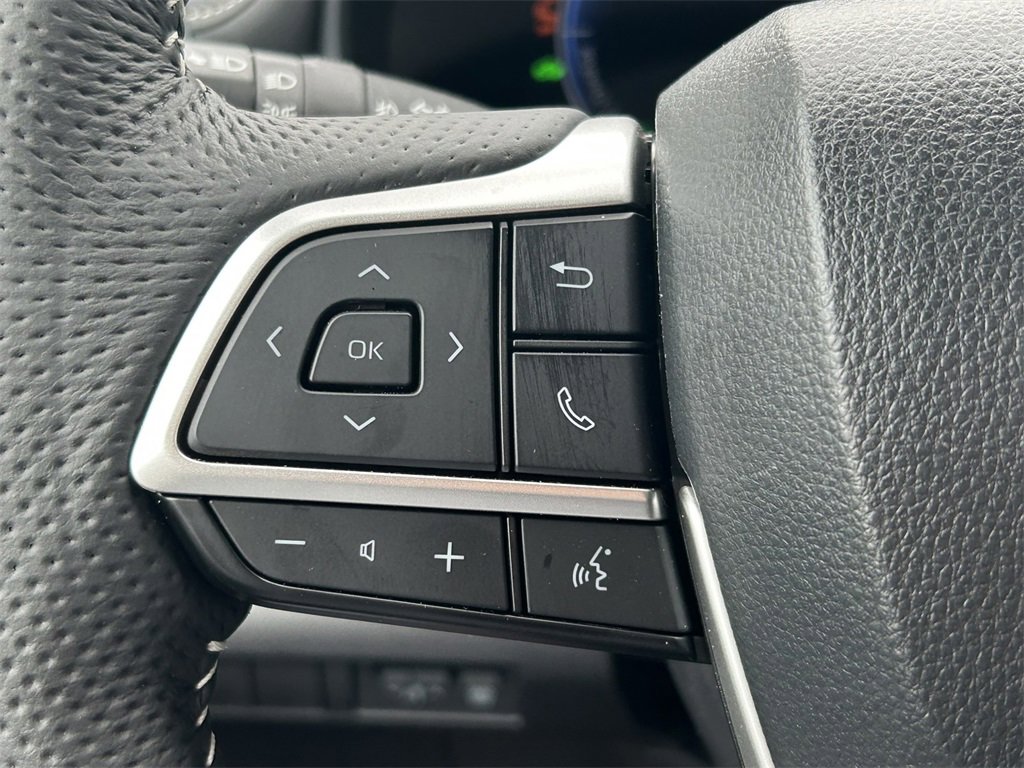 Used 2025 Toyota Sienna XSE image 42