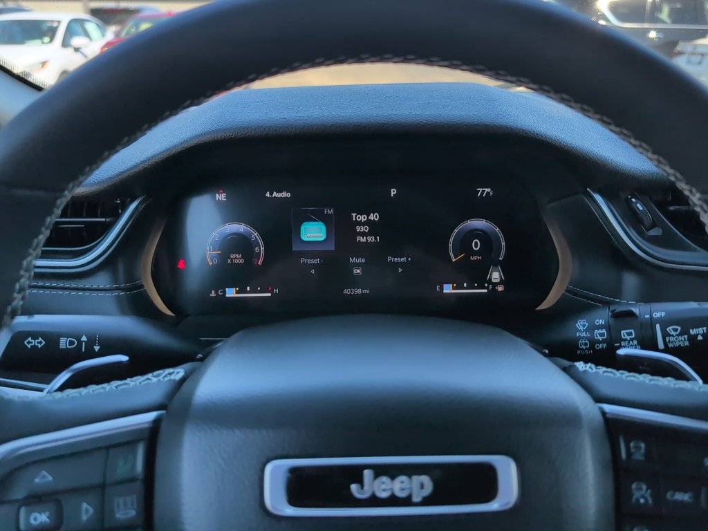 Used 2023 Jeep Grand Cherokee Altitude image 13