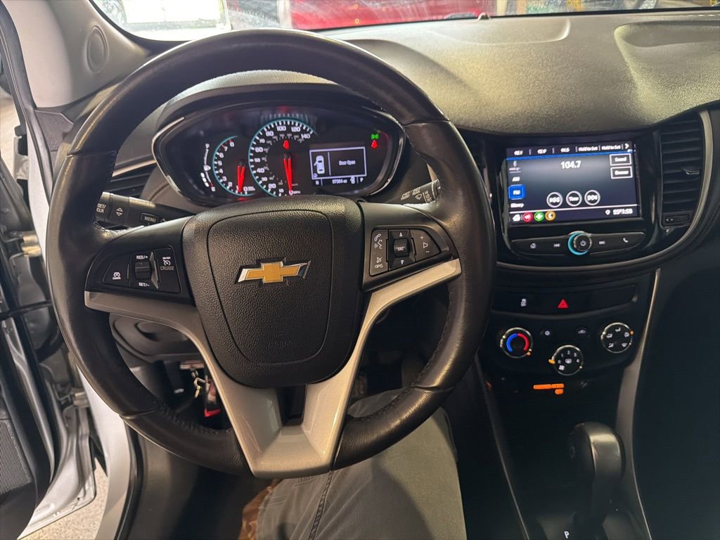 Used 2020 Chevrolet Trax LT w/ Redline Edition image 10