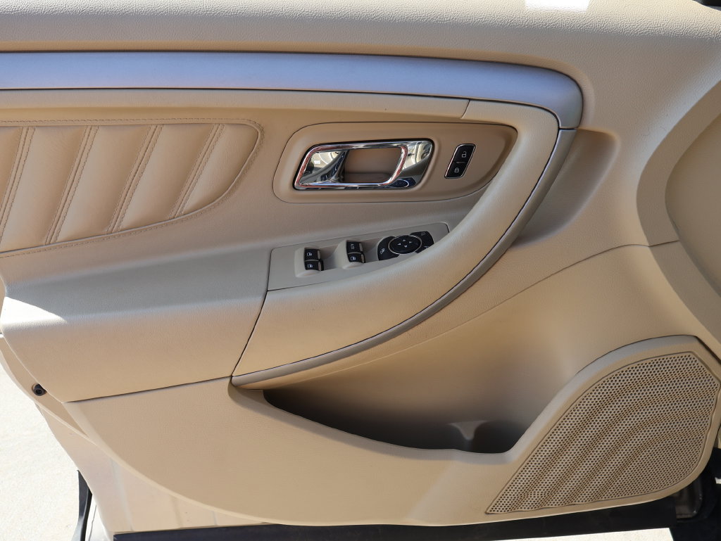 Used 2017 Ford Taurus SEL FWD image 19