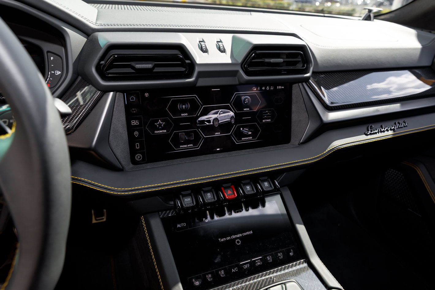Used 2025 Lamborghini Urus SE AWD/4WD image 35