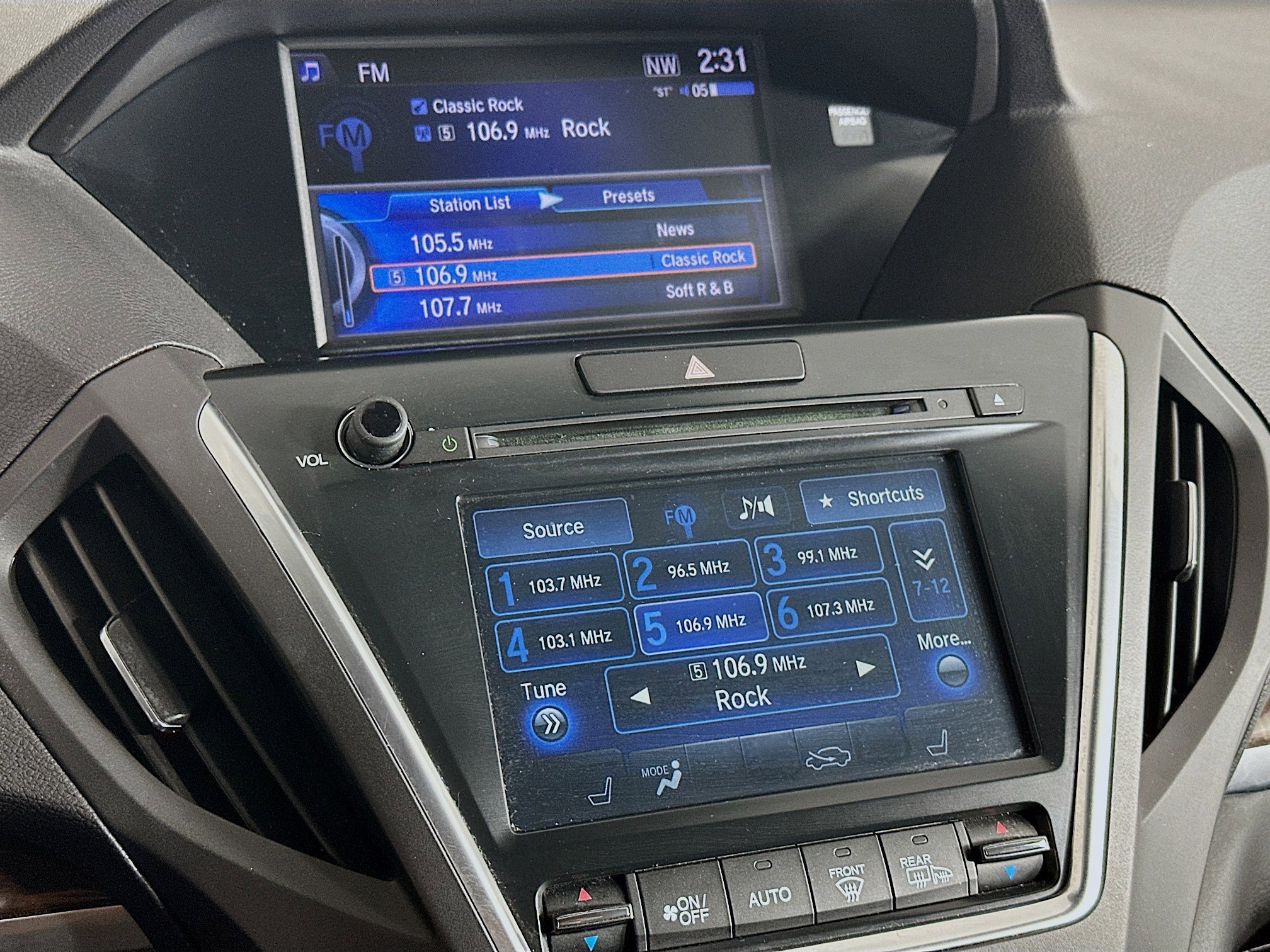 Used 2017 Acura MDX SH-AWD image 19