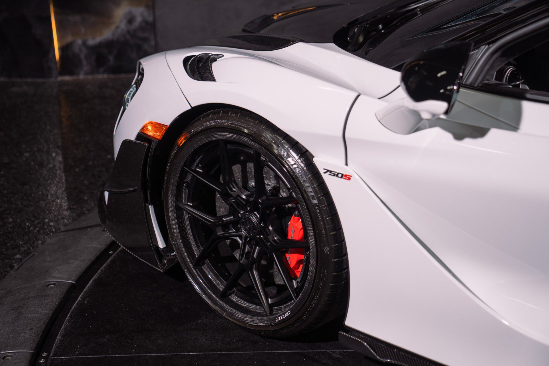 Used 2024 McLaren 750S Spider RWD image 24