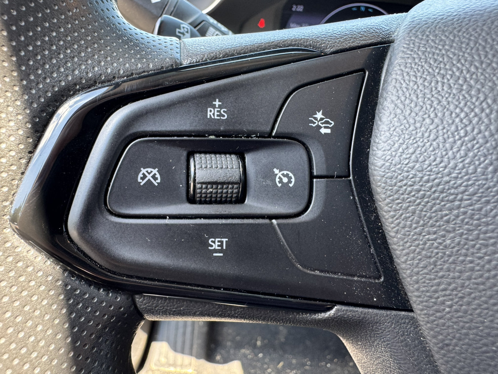Used 2023 Chevrolet Bolt EUV LT FWD image 28
