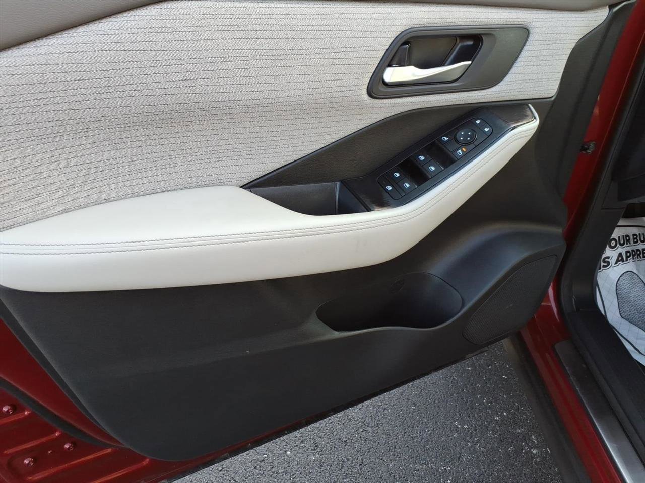 Used 2023 Nissan Rogue SV FWD image 12