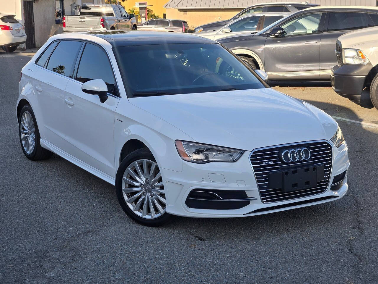 Used 2016 Audi A3 e-tron Premium Plus w/ Premium Plus Package FWD image 3