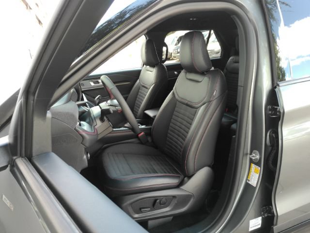 Used 2026 Ford Explorer ST-Line w/ ST-Line Street Pack AWD/4WD image 14