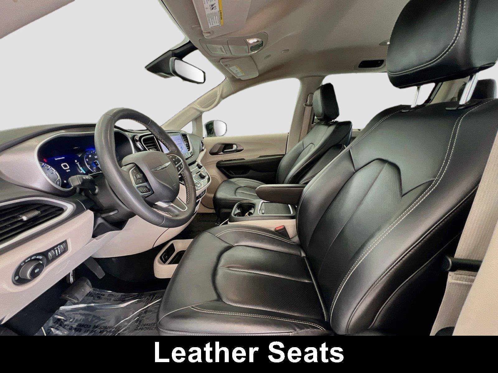 Used 2024 Chrysler Pacifica Touring-L FWD image 5