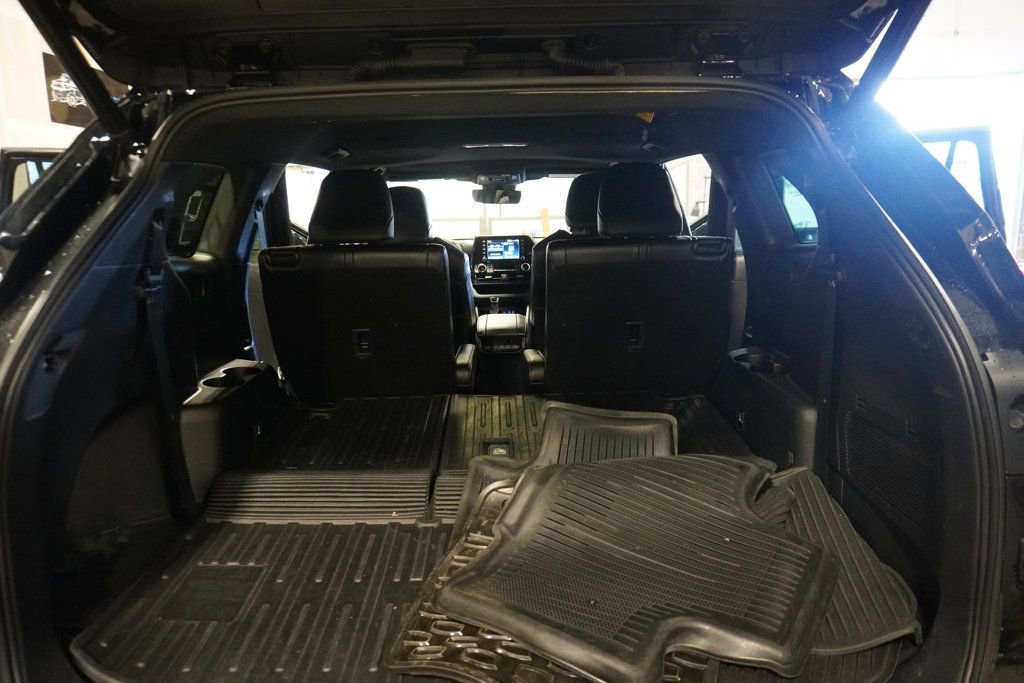 Used 2022 Toyota Highlander XSE AWD/4WD image 12