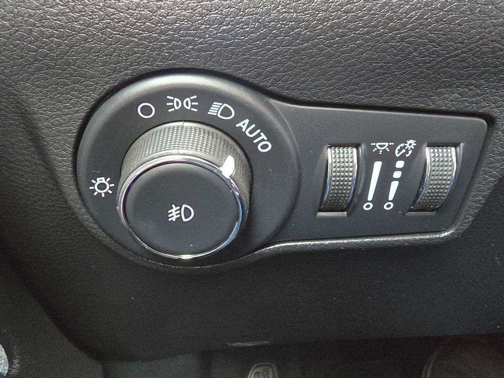 Used 2023 Jeep Compass Latitude AWD/4WD image 21