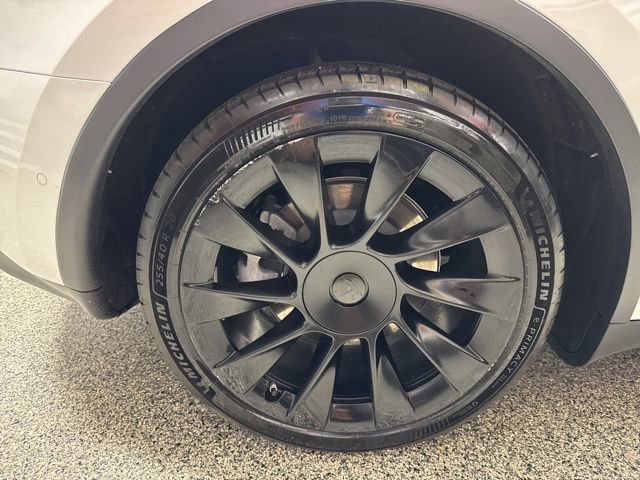 Used 2021 Tesla Model Y Long Range image 21
