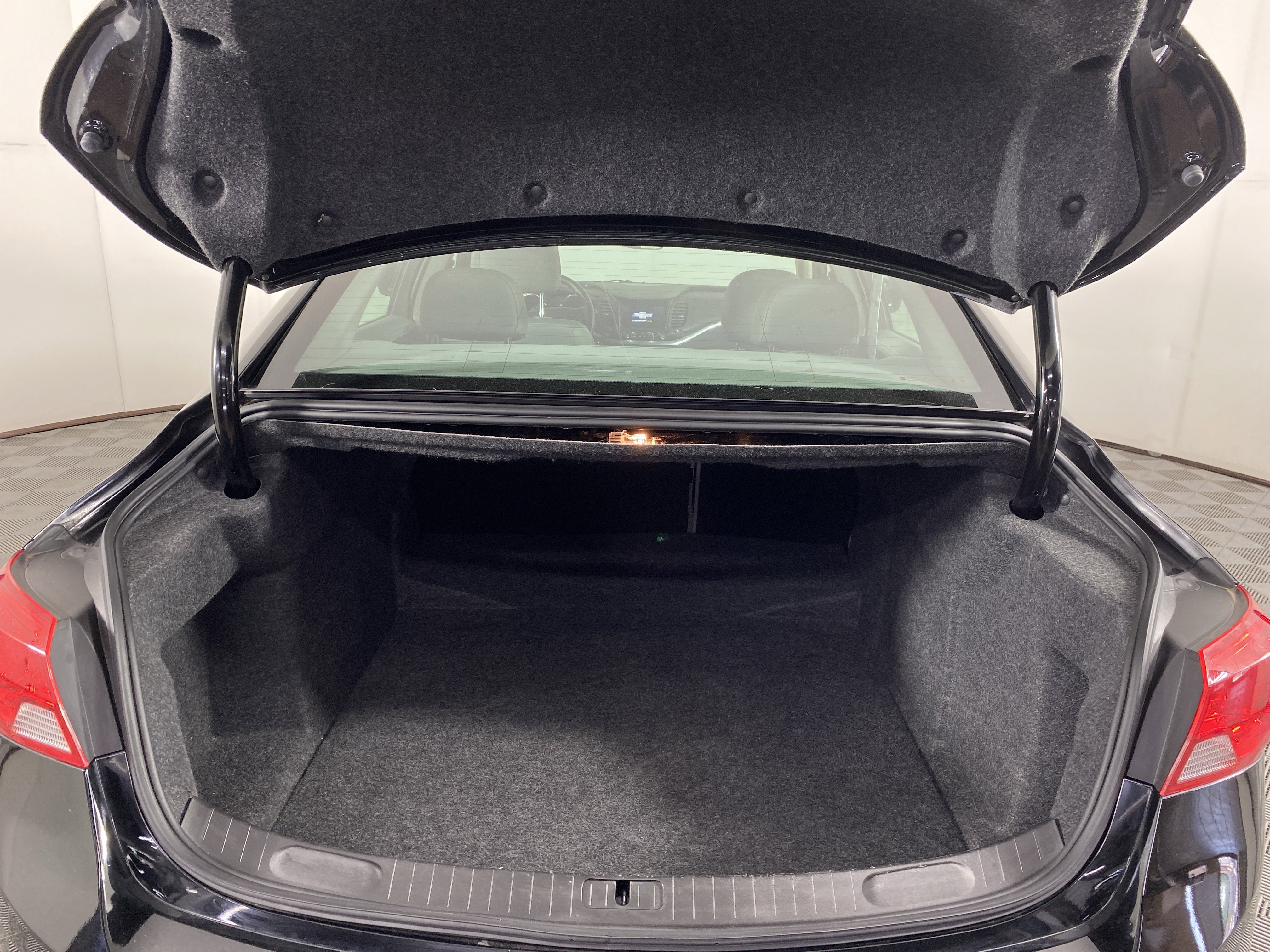 Used 2019 Chevrolet Impala LS FWD image 31