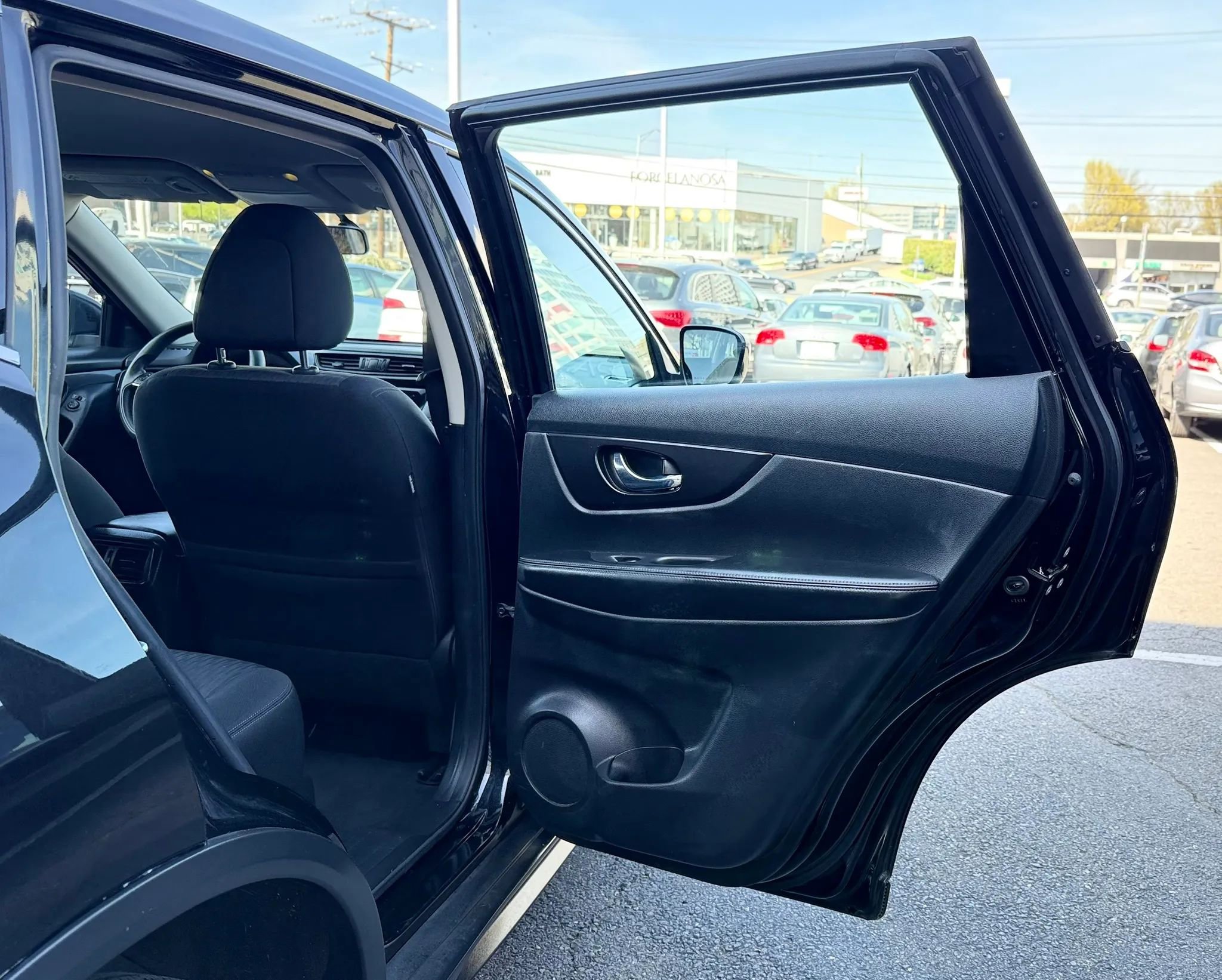 Used 2018 Nissan Rogue S image 27