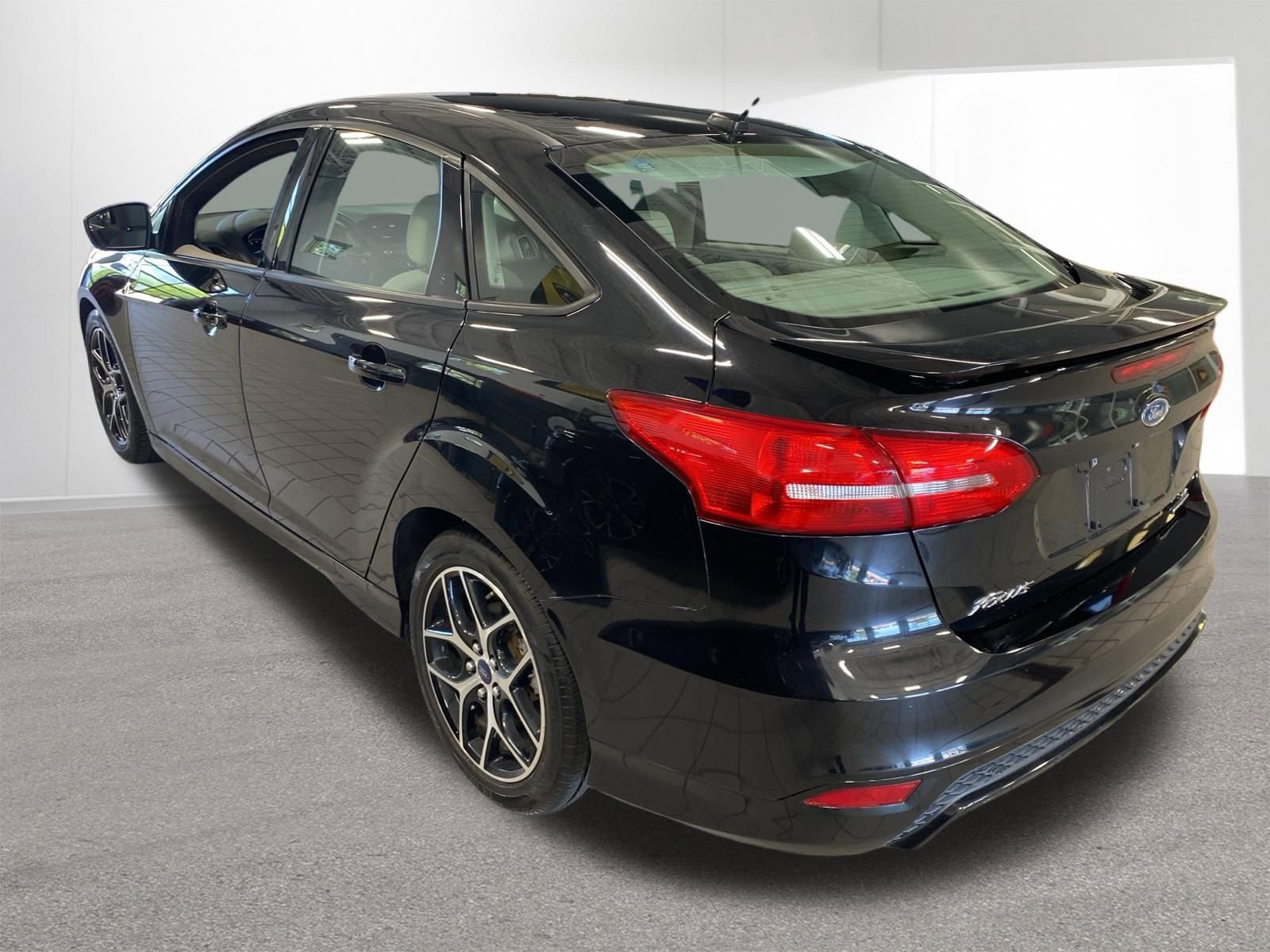 Used 2015 Ford Focus SE w/ SE Sport Package FWD image 16