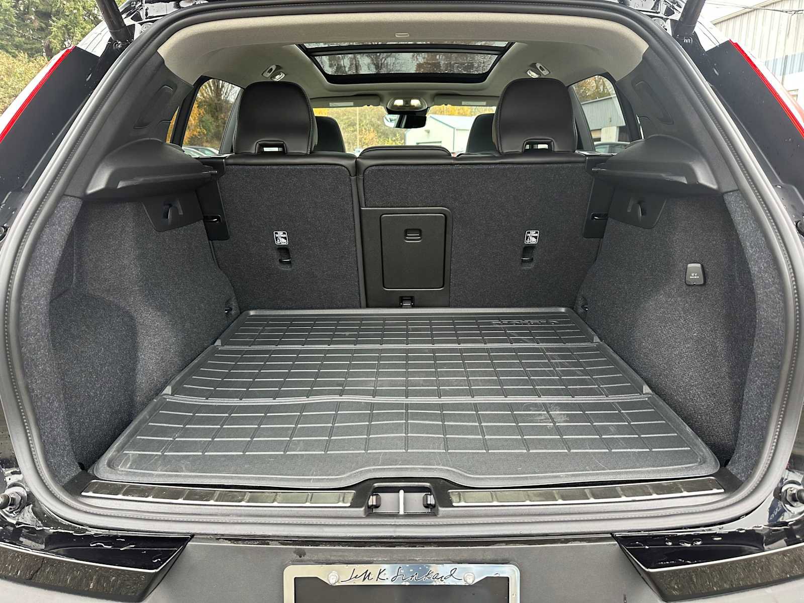 Used 2025 Volvo XC40 B5 Plus w/ Climate Package image 14