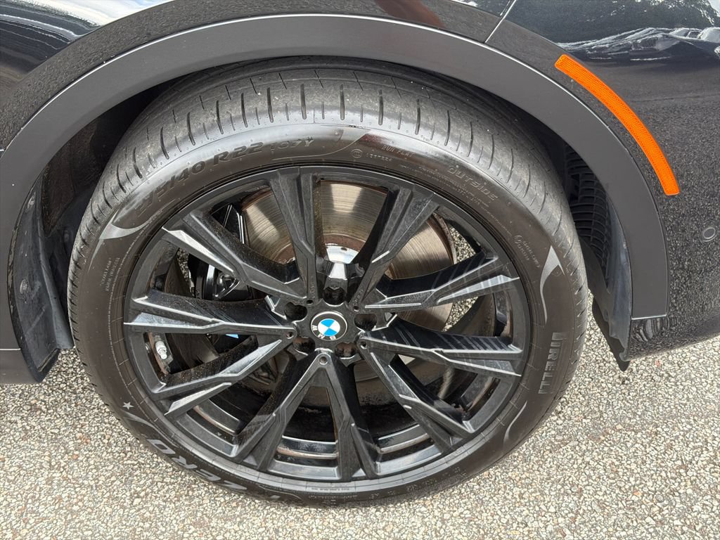 Used 2022 BMW X7 M50i w/ Dynamic Handling Package AWD/4WD image 12