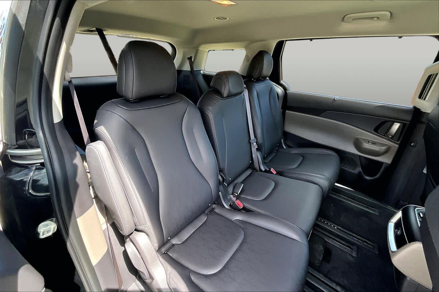 Used 2026 Kia Carnival EX FWD image 19
