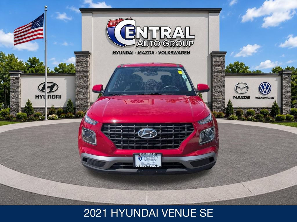 Certified 2021 Hyundai Venue SE FWD image 2