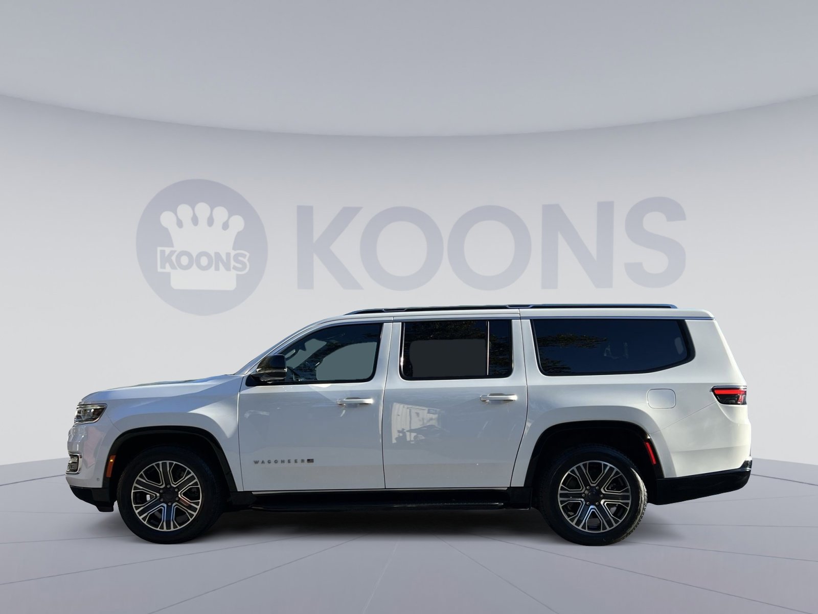 Used 2024 Jeep Wagoneer L Series II w/ Flexible Seating Group image 2