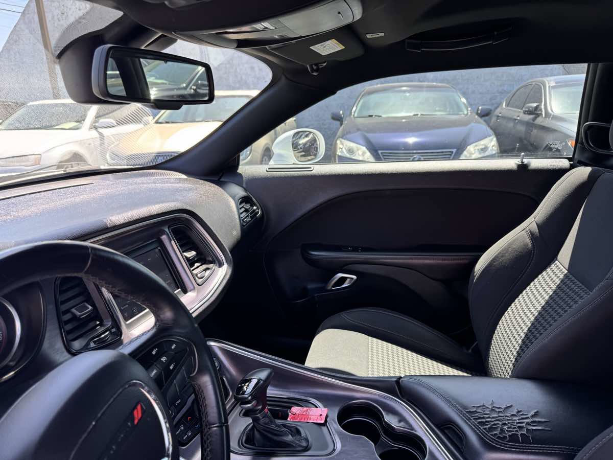 Used 2018 Dodge Challenger SXT RWD image 28
